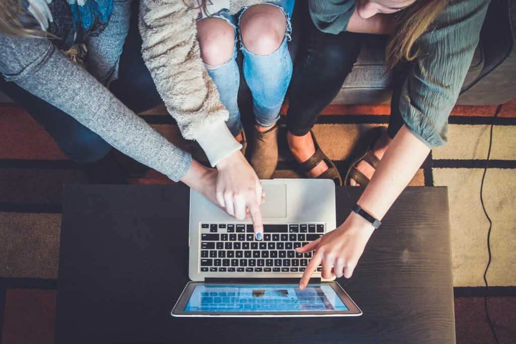 Leveraging Chatbots for Effective B2B Lead Generation Leveraging Chatbots for Effective B2B Lead Generation
